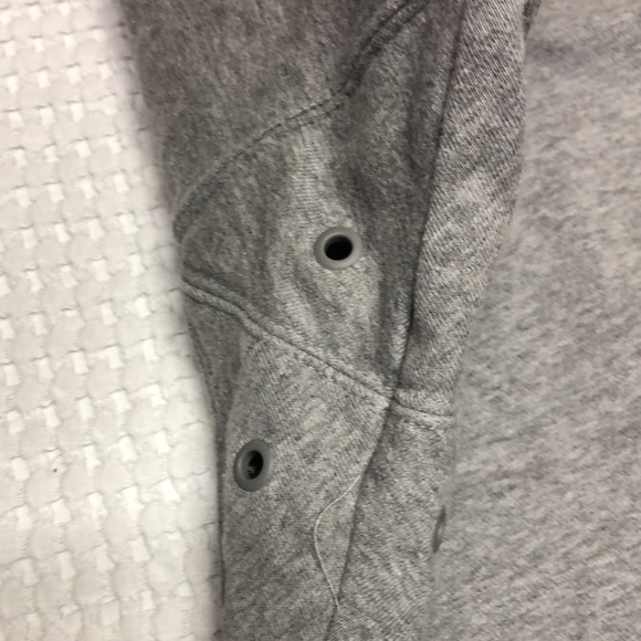 EUC Reebok Size L Sweatshirt - Picture 3 of 15